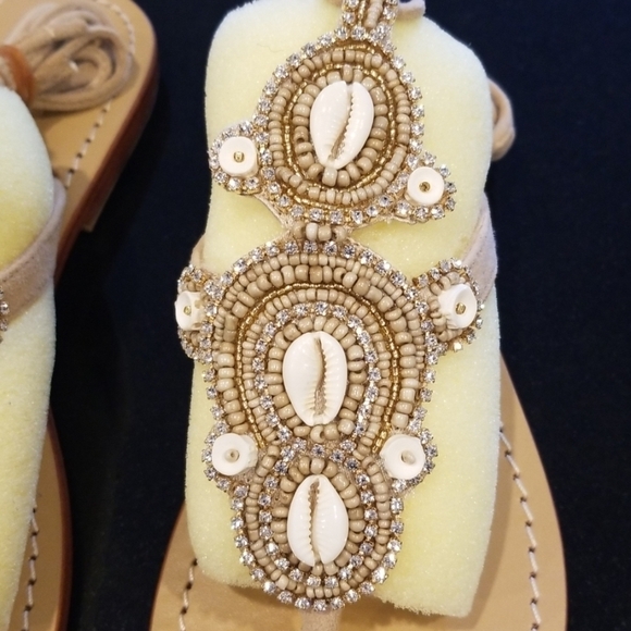 💕TRINA TURK💕 Thong Sandals w/ Shells & Beads - Picture 3 of 8